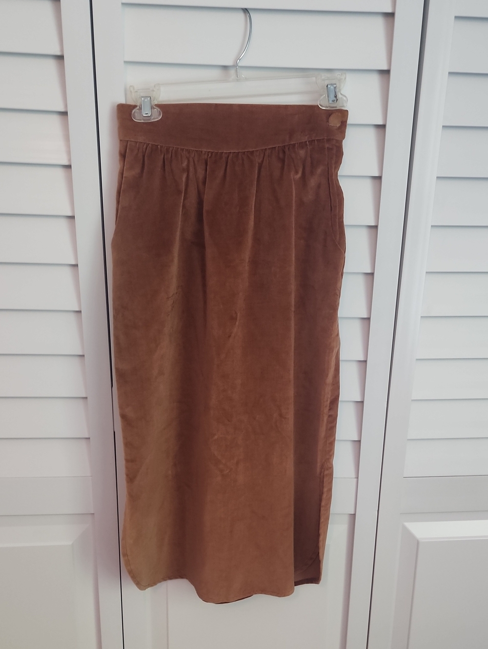 Strawberry Plant Women's Vintage Caramel Velvet Midi Skirt